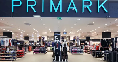 Déze kerstballen uit de kerstcollectie van Primark zijn een hit, wij snappen wel waarom!