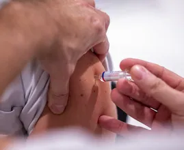 België komt met ontslag voor ongevaccineerd zorgpersoneel