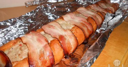 This stuffed baguette is super delicious! A true treat for the entire family!