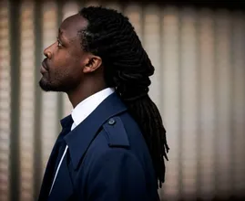 Foto's nieuwe huis Akwasi gedeeld op Facebook: 'Dit is toch niet normaal?'