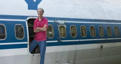 Man Converts Boeing 727 Into a Unique Home