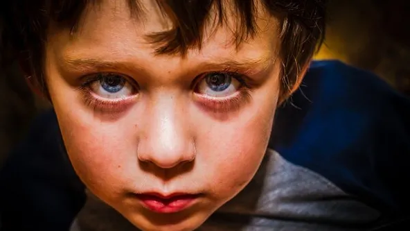 "Mama, hij staat nu achter je" DIT zijn de engste dingen die kinderen ooit tegen hun ouders zeiden...Brrrr!