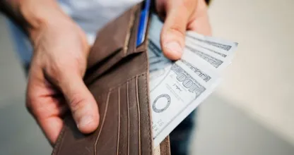 Man verliest portemonnee en krijgt hem terug met meer geld erin