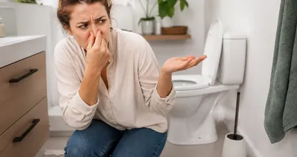 Dieser eine Badezimmerartikel könnte der Grund dafür sein, dass Ihre Toilette schlecht riecht - und fast niemand sie reinigt!