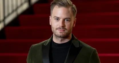 Jim Bakkum geschrokken over kritiek op foto met zijn oma
