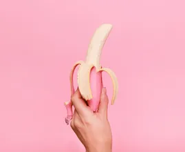 Dowiedz się jaki jest właściwy sposób jedzenia banana