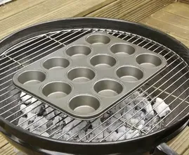 Genio: ¡Coloca un recipiente de pastelito en tu barbacoa y podrás hacer ESTE delicioso plato!