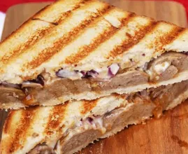 Frikandellen Fan? Dann musst du dieses leckere Sandwich-Rezept mal probieren.