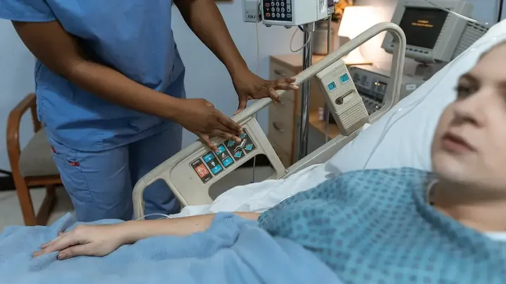 3 εβδομάδες μετά τη γέννηση των διδύμων, η μαμά αισθάνθηκε αδιαθεσία - όταν ο γιατρός βλέπει τον υπέρηχο, λέει: "Λυπάμαι"