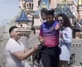 Aii: medewerker Disneyland Parijs verpest huwelijksaanzoek