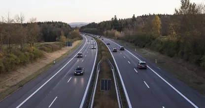 Kabinet overweegt: mogelijk ook in avond 100 kilometer per uur
