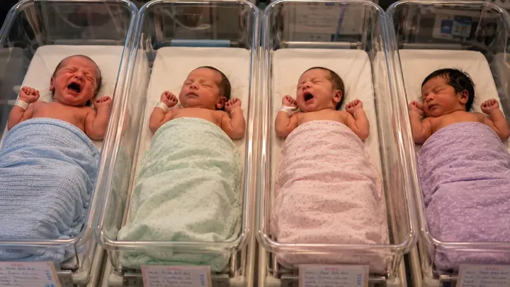 La mamma pensa di aspettare due gemelli — ma quando il medico la visita, grida chiedendo aiuto...