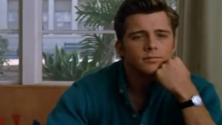 Zó ziet Maxwell Caulfield uit Grease 2 er nu uit, hij ziet er nog steeds goed uit!