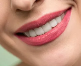 7 slechte gewoontes die je tanden kunnen beschadigen