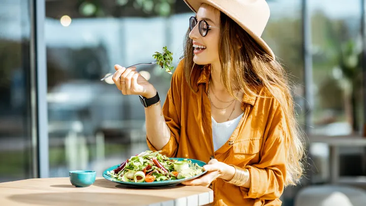 Daarom kun je beter geen ijsbergsla of sucrinesla eten volgens voedingsexperts