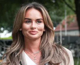Zien: Sarah van Soelen deelt grappige foto's uit kindertijd