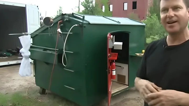 Vous ne croirez pas comment cet homme a transformé une benne à ordures en une petite maison - l'intérieur vous surprendra !