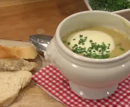 So machst du innerhalb von nur 10 Minuten eine scharfe Senfsuppe mit nur 5 Zutaten