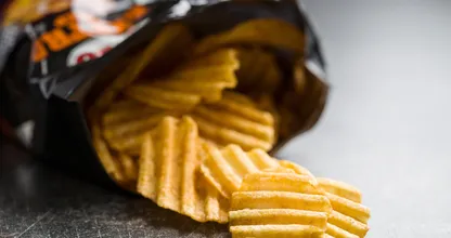 Waarom zit er zoveel lucht in een zak chips?
