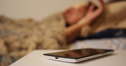 Lädst du nachts dein Handy auf? Das solltest du besser nicht mehr tun und das ist der Grund.