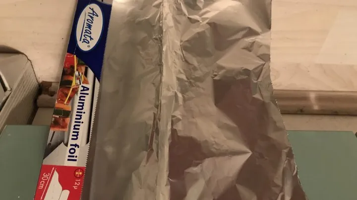 Envuelve tus pies en papel aluminio y unas horas más tarde te sientes mejor