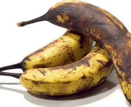 Mit diesem Trick werden teilweise braune Bananen nicht mehr großflächig braun! Super praktisch!