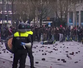 Rellen en vernietigingen in tien gemeenten na ingaan avondklok