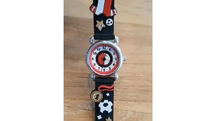 Feyenoordhorloge van Kruidvat blijkt onhandig productiefoutje te bevatten