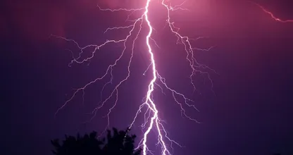 KNMI waarschuwt met code geel: vanmiddag hevige regen en onweersbuien
