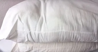 This is the secret to removing yellow stains from your white pillows! It's super simple!