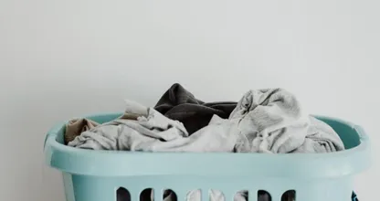 Geen strijkijzer? Met deze 6 tips krijg jij je kleding óók kreukvrij