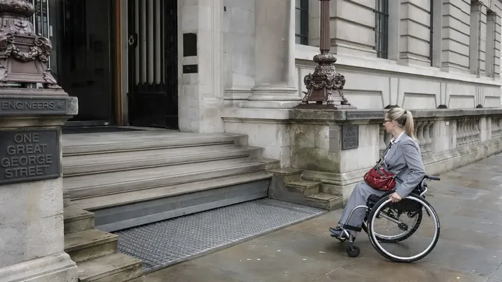 This Lady in a Wheelchair Refused Help at the Stairs — What Happened Next Silenced the Entire Crowd