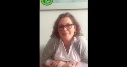 Bijna niemand weet wie deze vrouw is, totdat je haar stem hoort.. Dan weet je het meteen!