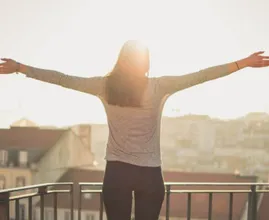 Schijnt de zon? Dit is waarom je bij lentezon al zonnebrand moet smeren