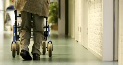 DIT gaat er allemaal mis in Nederlandse verzorgingstehuizen: "mijn oma lag in haar eigen ontlasting"