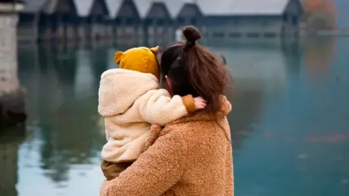 매일 밤 아기를 지키는 고양이 - 부모는 이 모습을 보고 눈물을 흘린다