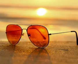 Do you wear sunglasses often? This is the time of day you shouldn't!