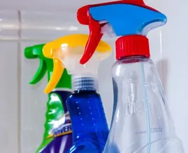 Schoonmaakmiddelen kopen hoeft niet: Je maakt ze heel gemakkelijk zelf
