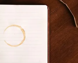 Vlek in een boek gemaakt? Zo verwijder je hem