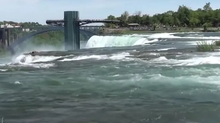 Découverte incroyable après l'assèchement des chutes du Niagara en 1969