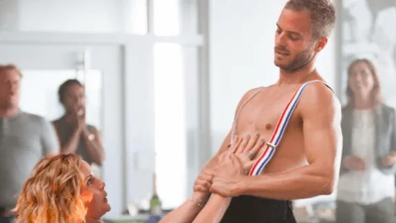 De nieuwe film van Jim Bakkum valt in de smaak bij het Amerikaanse publiek: "Marry me, hot guy!"