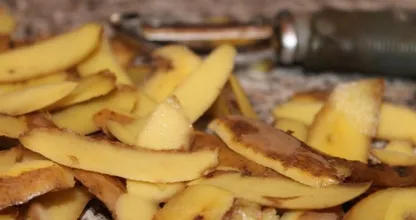 Do you always throw out potato peels? Don't: you can make something delicious with it