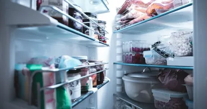 5 manieren om vervelende geuren uit je koelkast te krijgen
