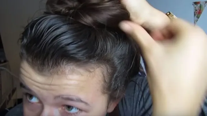Du bekommst schnell fettige Haare? Das kommt wahrscheinlich nur weil du das hier vergisst