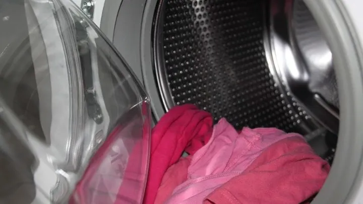 These are 5 things you didn't know you can clean using the washing machine!