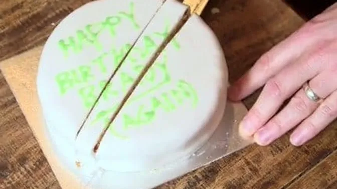 Wissenschaftlich korrektes Kuchen schneiden - du dachtest du machst es richtig?