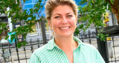 Pauline Wingelaar bezoekt waarzegster in Chateau Meiland VIPS