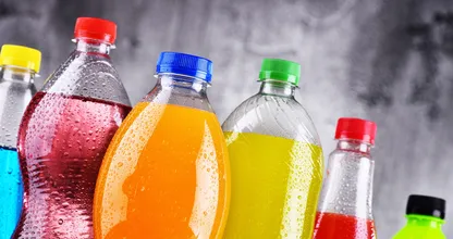 Deze drank maakt je elke dag ouder (zonder dat je het beseft)
