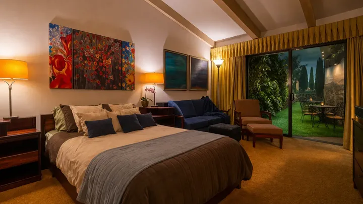 They Thought It Was Just a Run-Down Cabin in the Woods — Then They Found the Seriously Creepy Soundproof Basement