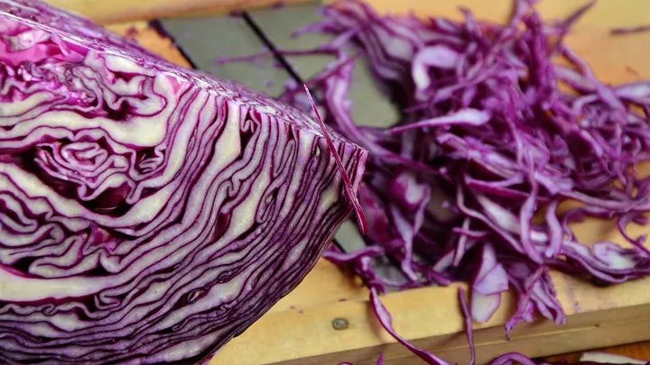 Wie du würzigen Rotkohl ganz einfach selbst zubereitest und warum du dabei sogar abnimmst!